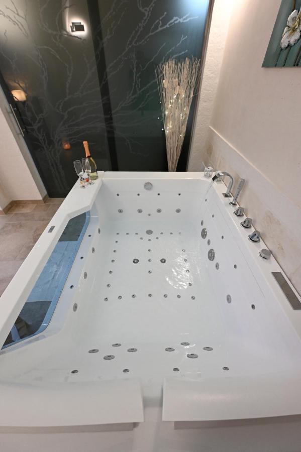 Suite Laurel Spa Con Idromassaggio Fasano Zewnętrze zdjęcie
