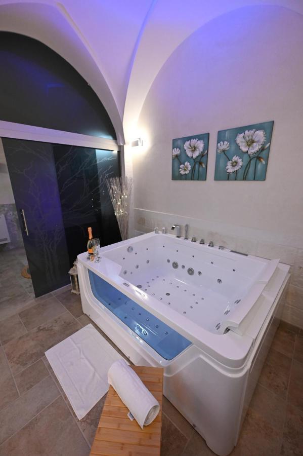 Suite Laurel Spa Con Idromassaggio Fasano Zewnętrze zdjęcie